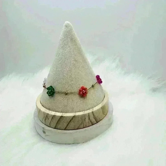 Spring themed Beaded Flower Bracelet - Picture 8 of 8